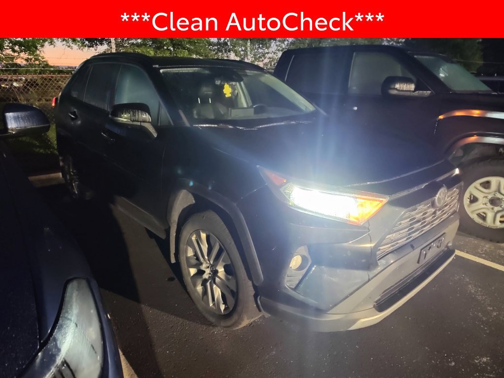 Used 2019 Toyota RAV4 Limited AWD/4WD image 3