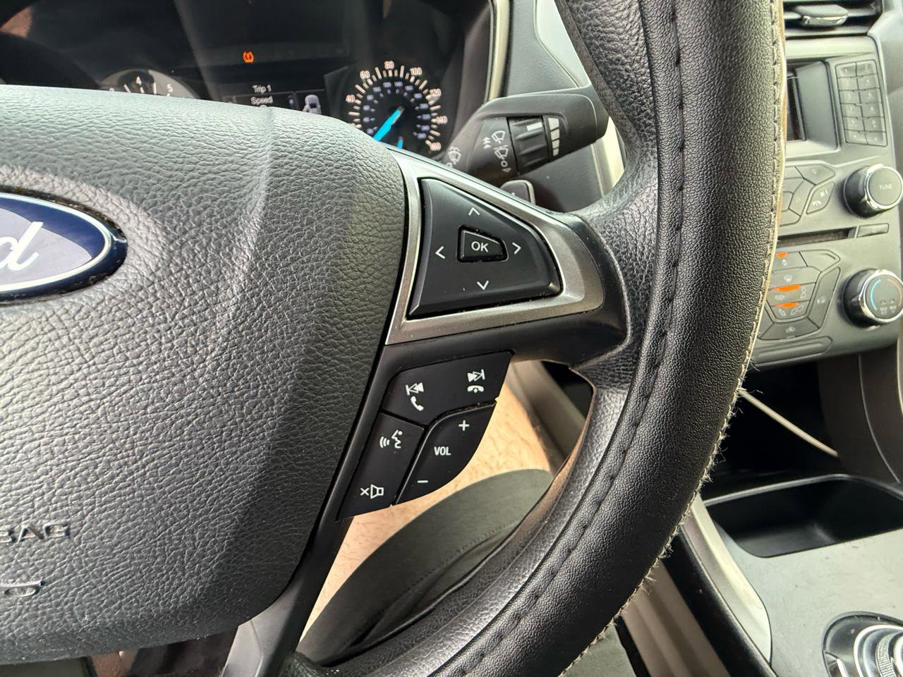 Used 2017 Ford Fusion SE image 20