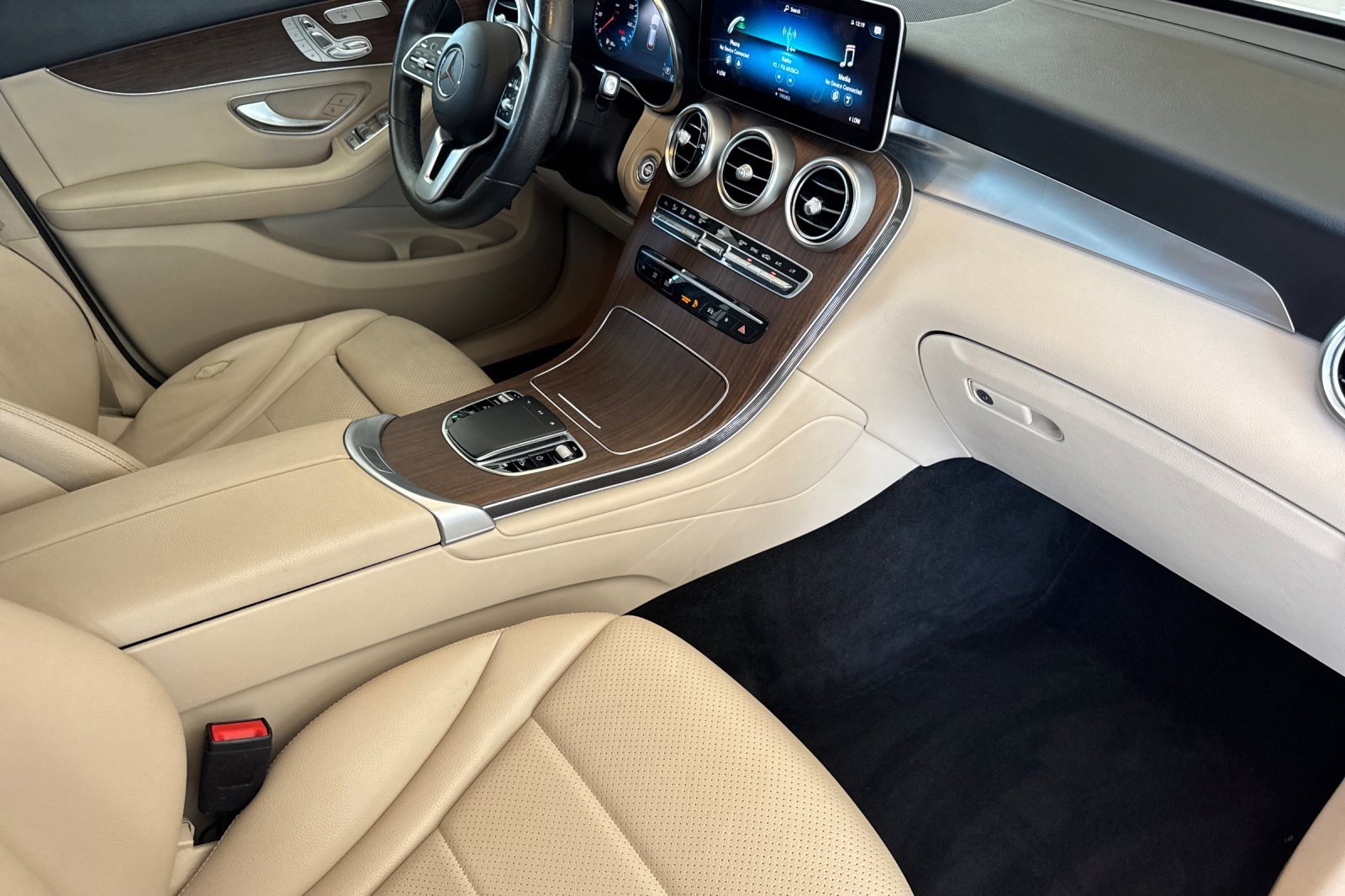 Used 2022 Mercedes-Benz GLC 300 4MATIC image 17