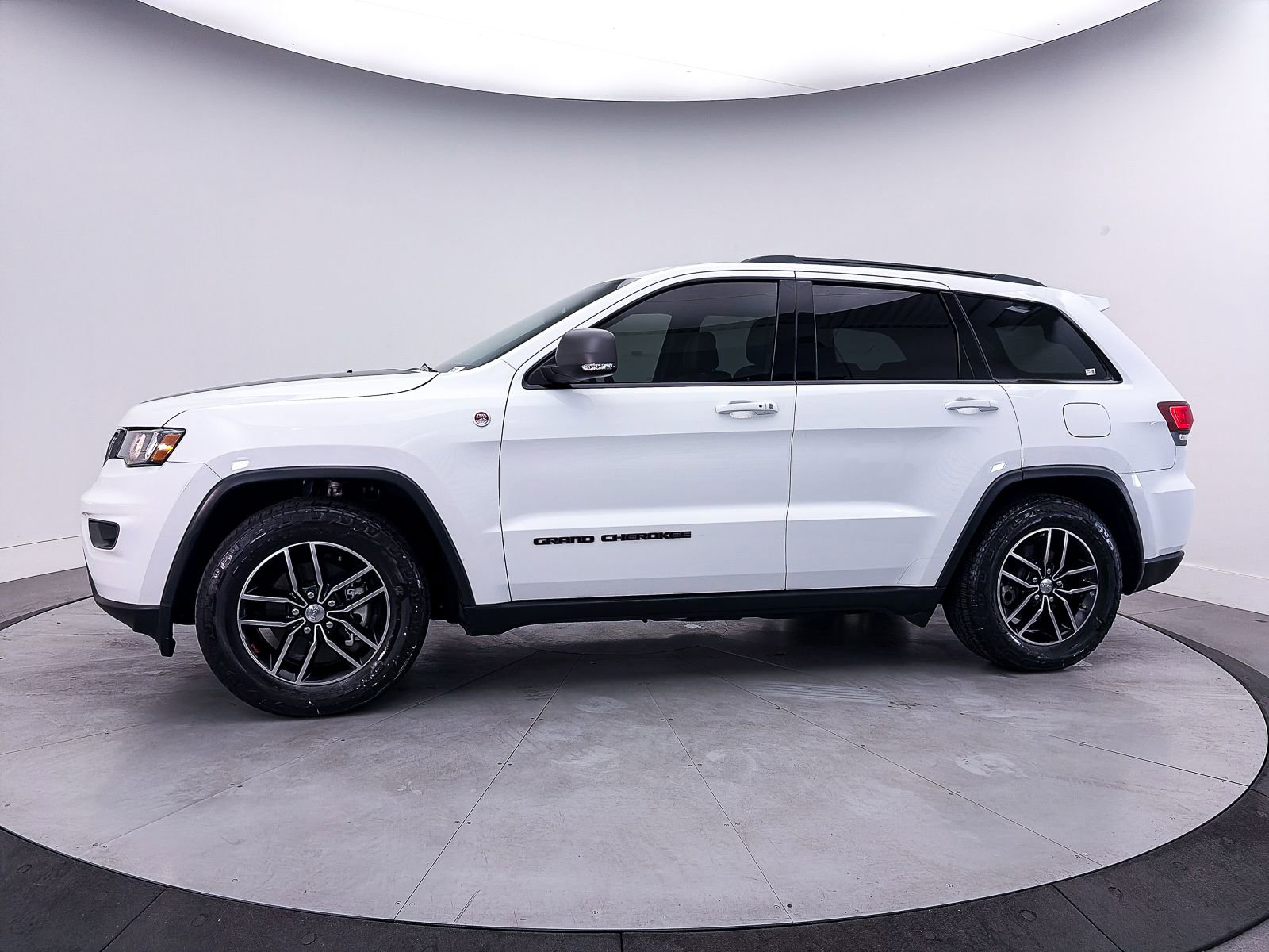 Used 2018 Jeep Grand Cherokee Trailhawk AWD/4WD image 40