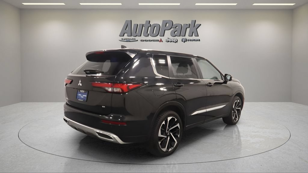 Used 2024 Mitsubishi Outlander SE Black Edition AWD/4WD image 7