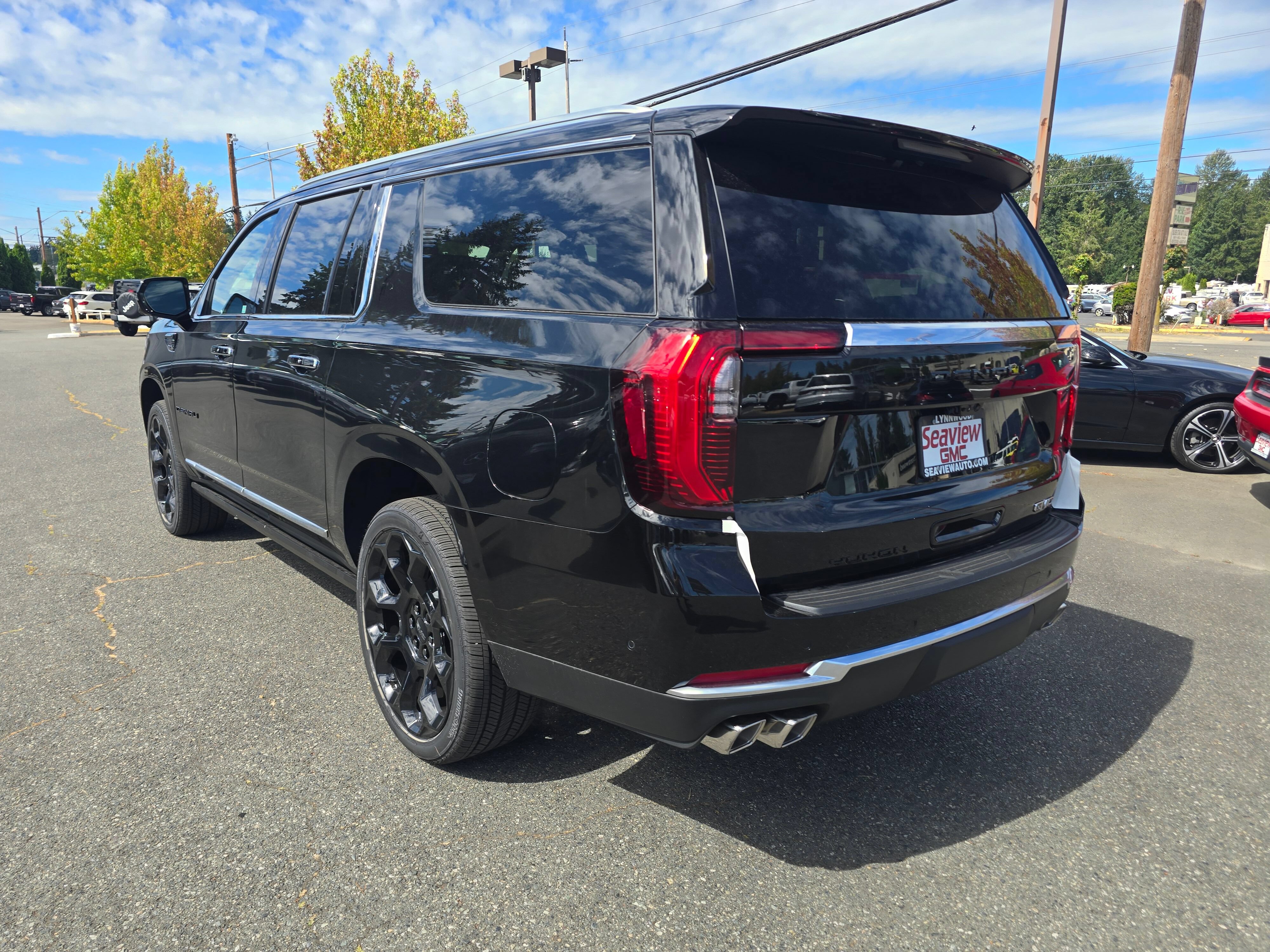 New 2026 GMC Yukon XL Denali w/ Denali Reserve Package AWD/4WD image 5