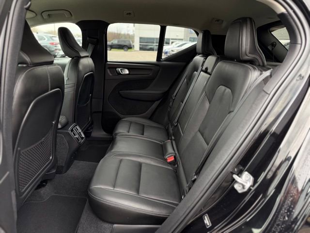 Used 2021 Volvo XC40 T5 Momentum image 16