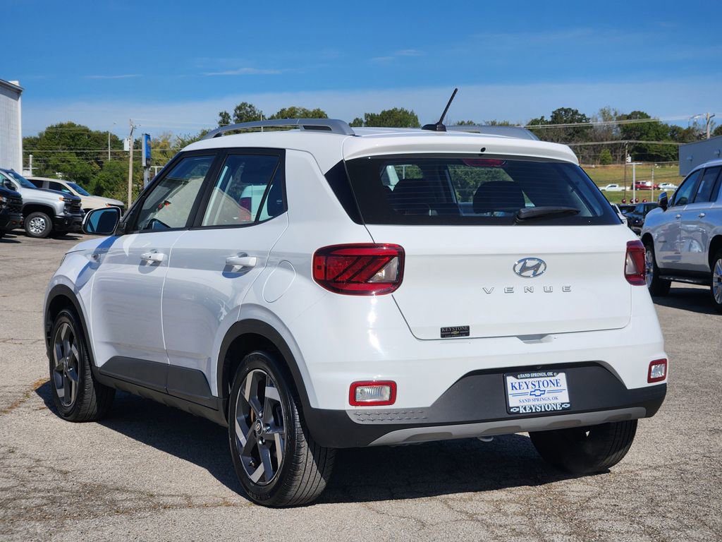 Used 2024 Hyundai Venue Limited image 7