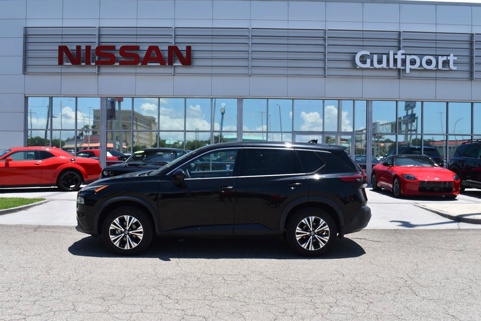 Used 2021 Nissan Rogue SV FWD image 3