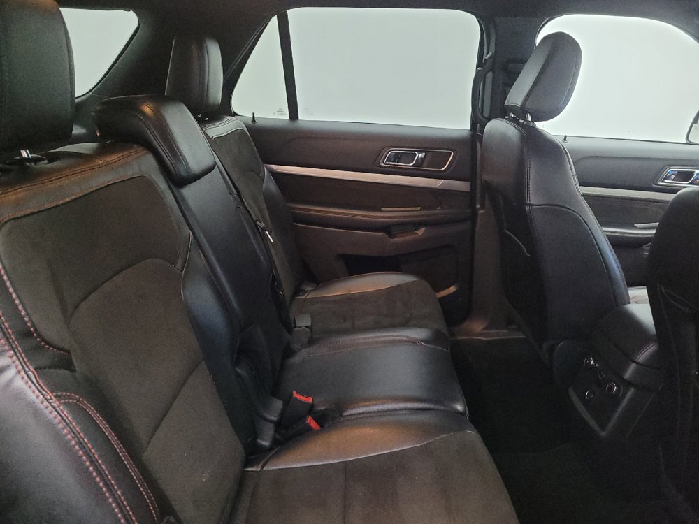 Used 2018 Ford Explorer XLT w/ Equipment Group 202A FWD image 19