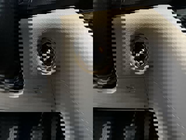 Used 2017 Chrysler Pacifica Touring-L w/ Tire & Wheel Group image 16