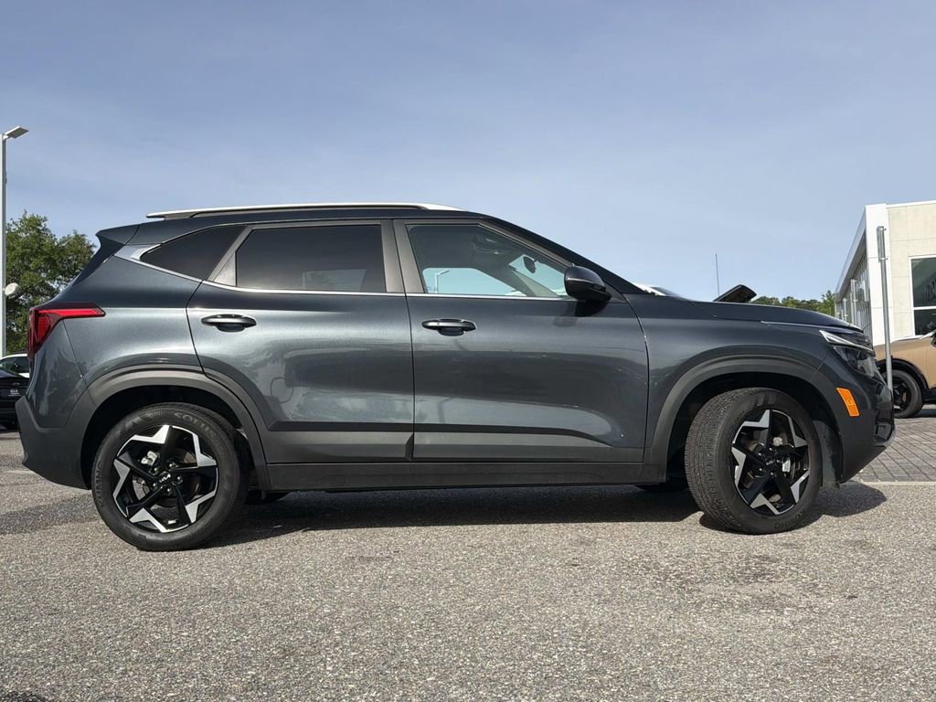 Used 2025 Kia Seltos EX FWD image 22