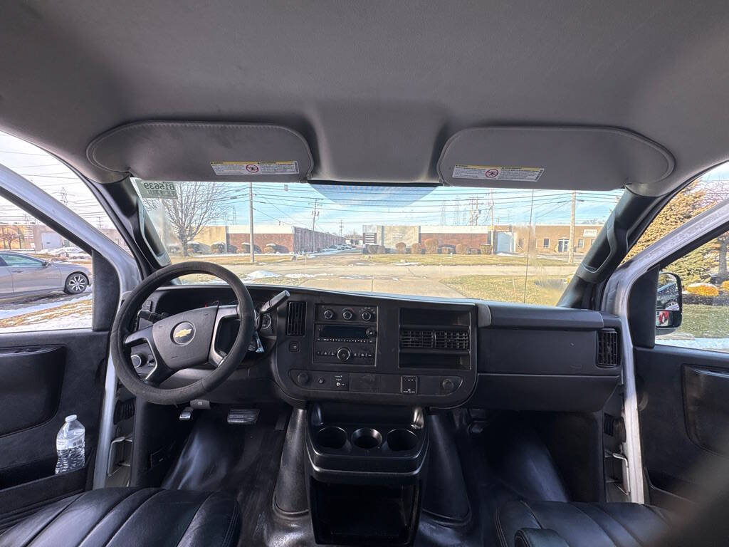 Used 2016 Chevrolet Express 2500 RWD image 11