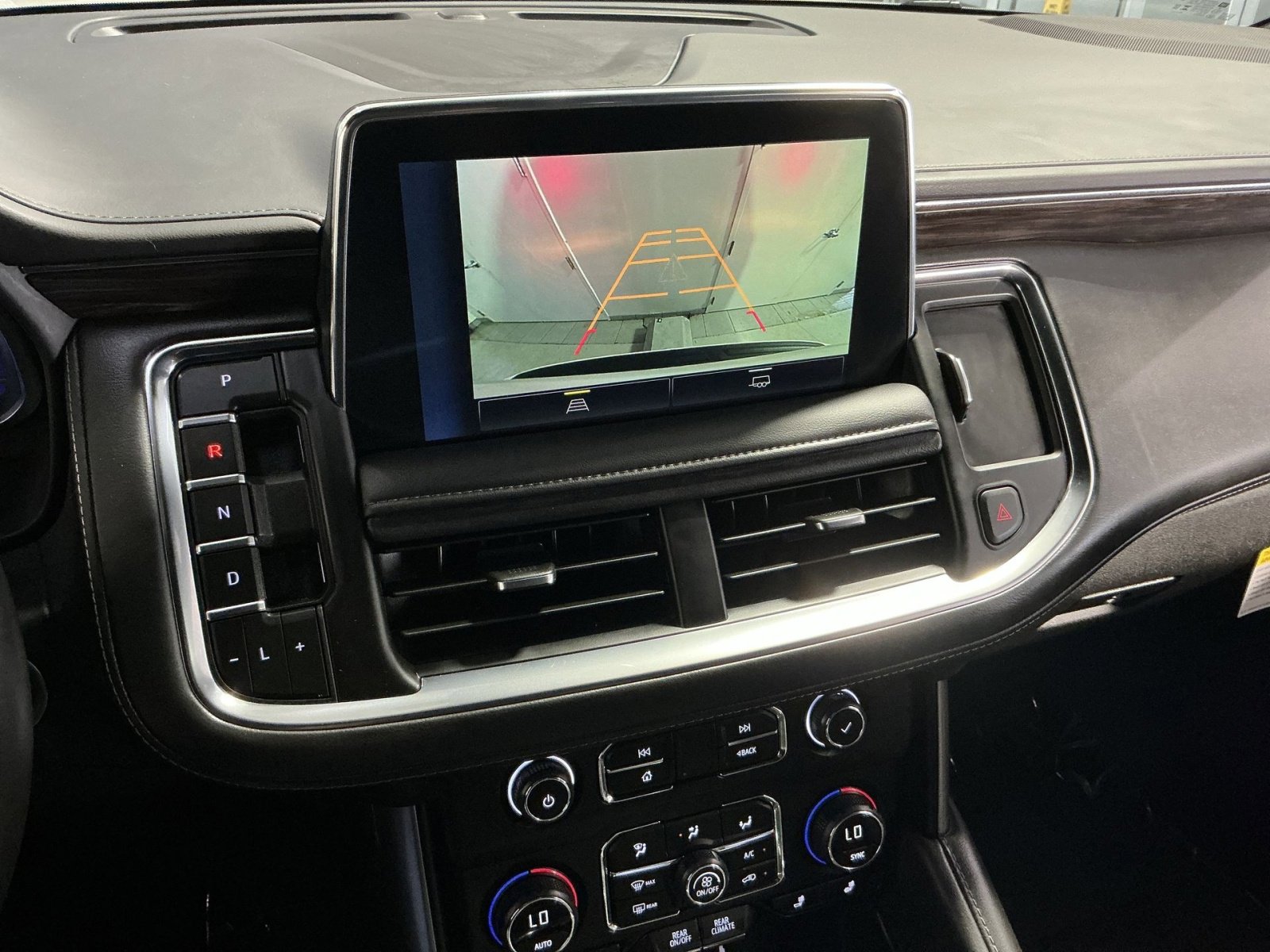 Used 2024 Chevrolet Suburban Z71 image 20