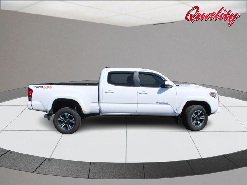 Used 2017 Toyota Tacoma TRD Sport w/ Tow Package image 2