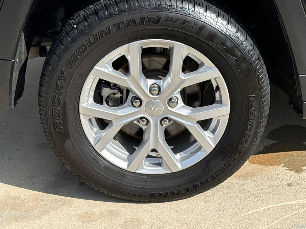 Used 2023 Jeep Grand Cherokee Limited AWD/4WD image 9