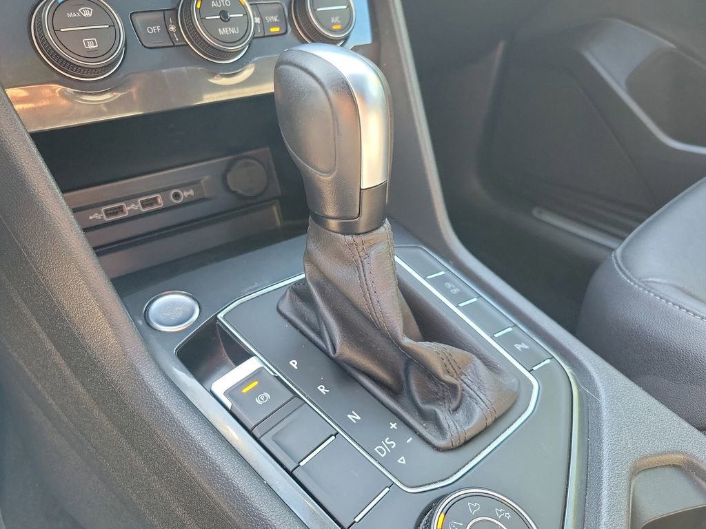 Used 2020 Volkswagen Tiguan SE R-Line w/ 3rd Row Seat Package image 41