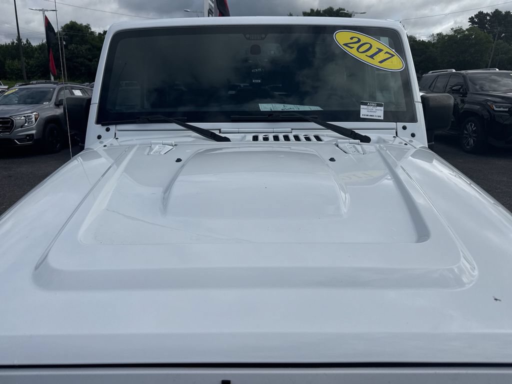 Used 2017 Jeep Wrangler Unlimited Sahara AWD/4WD image 37