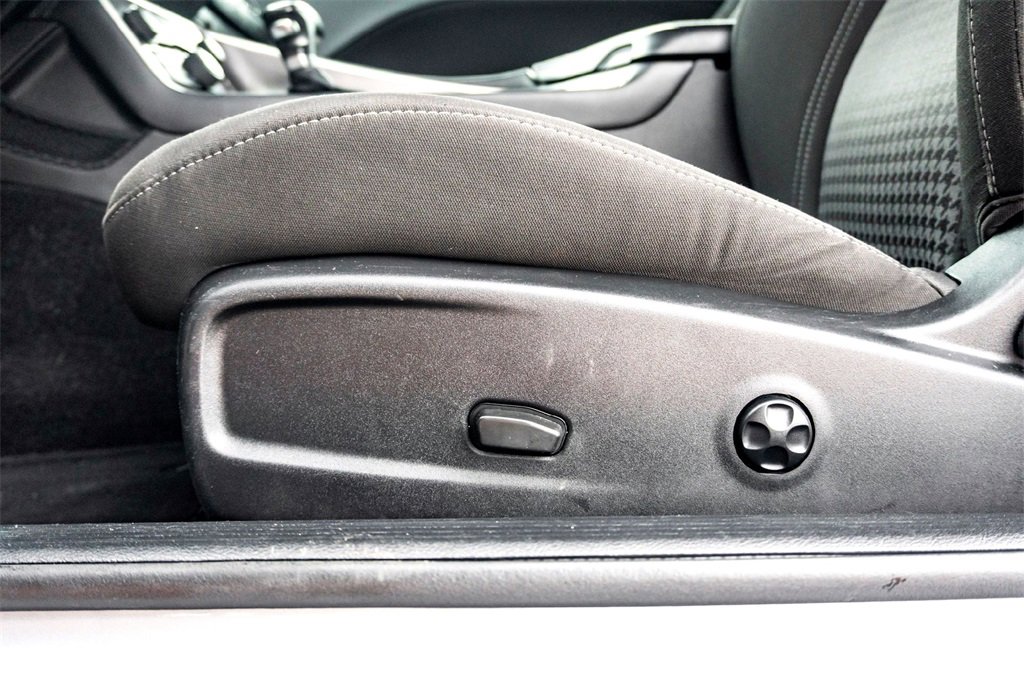 Used 2021 Dodge Challenger SXT w/ Blacktop Package image 12