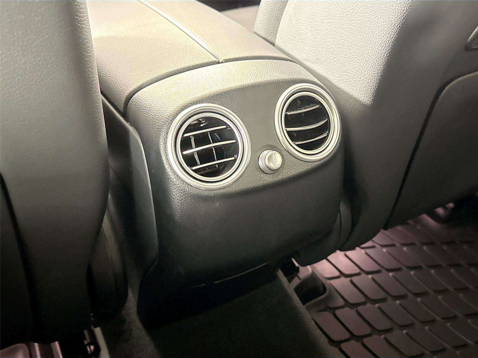 Used 2023 Mercedes-Benz GLC 300 4MATIC Coupe image 33