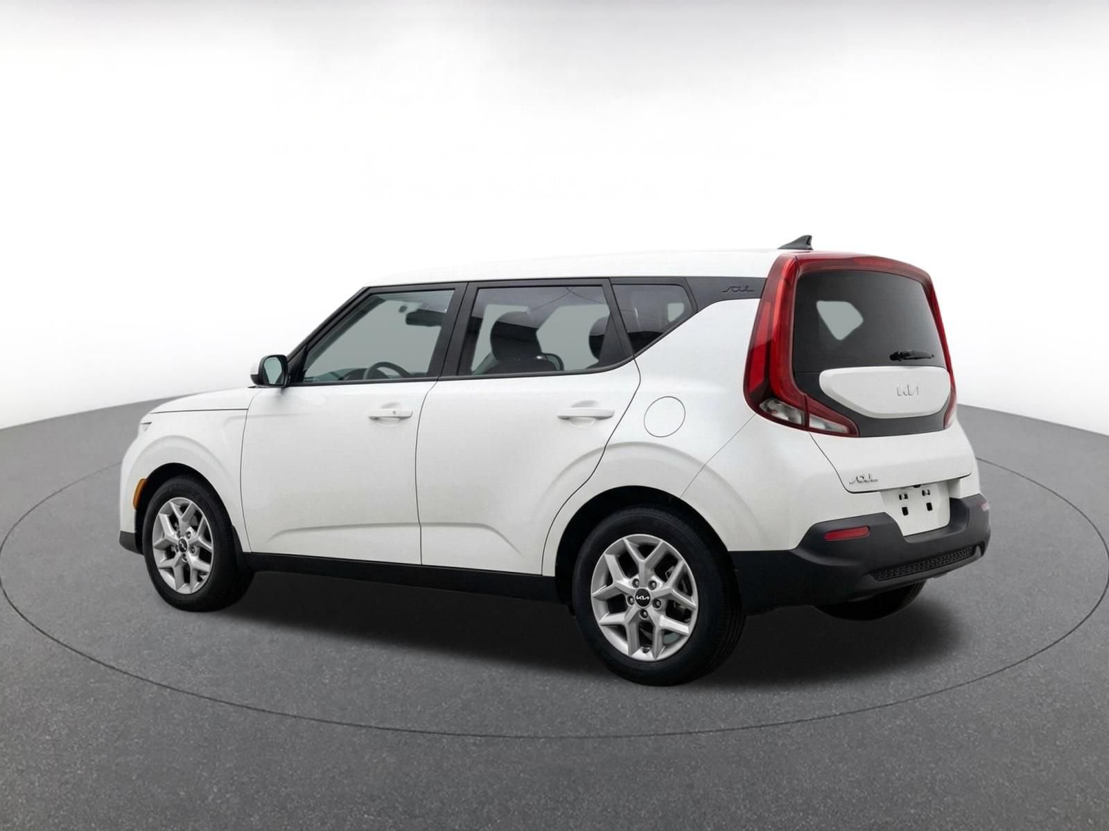 Used 2025 Kia Soul LX w/ LX Technology Package FWD image 7