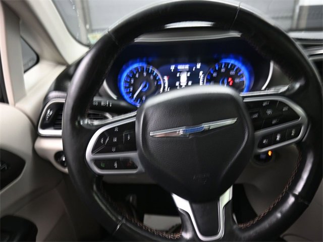 Used 2020 Chrysler Pacifica Touring-L Plus w/ Advanced Safetytec Group image 8