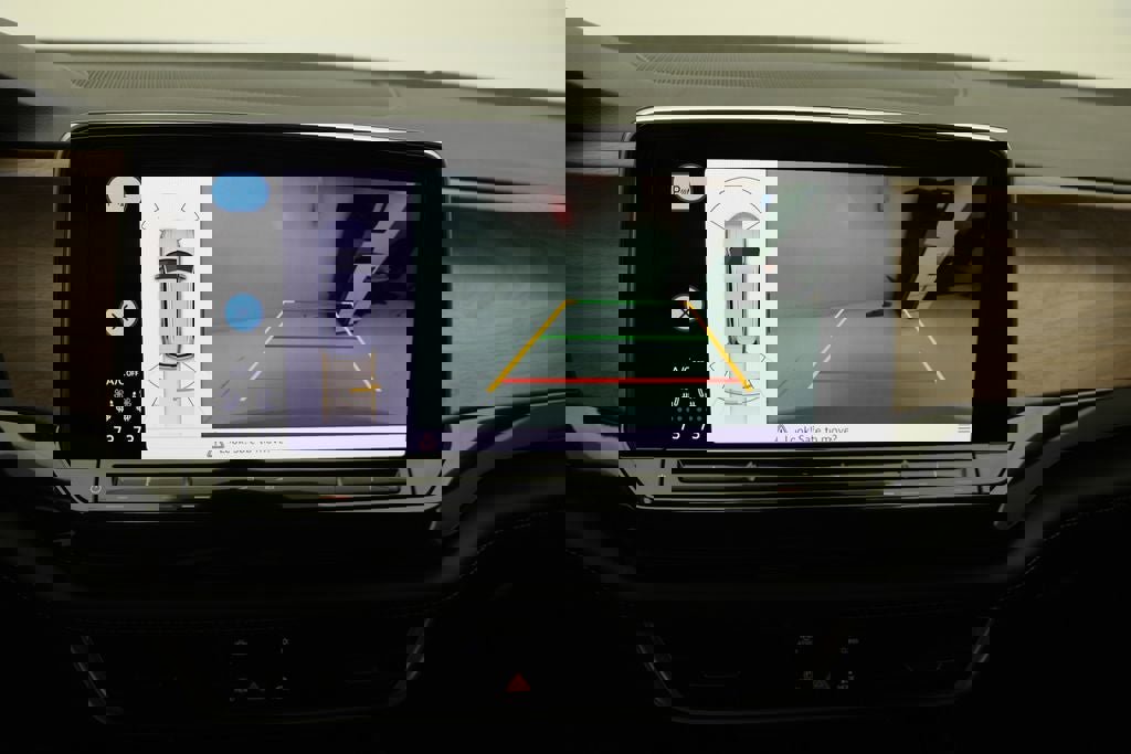 Used 2025 Volkswagen Atlas SE image 22