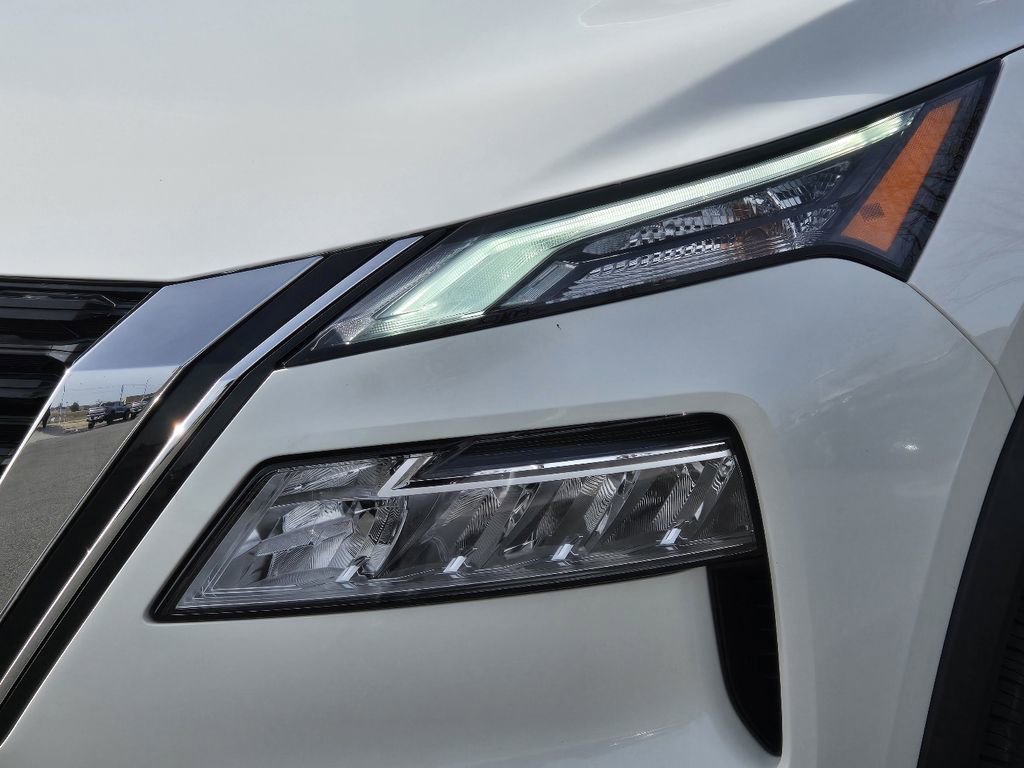 Used 2023 Nissan Rogue SV image 33