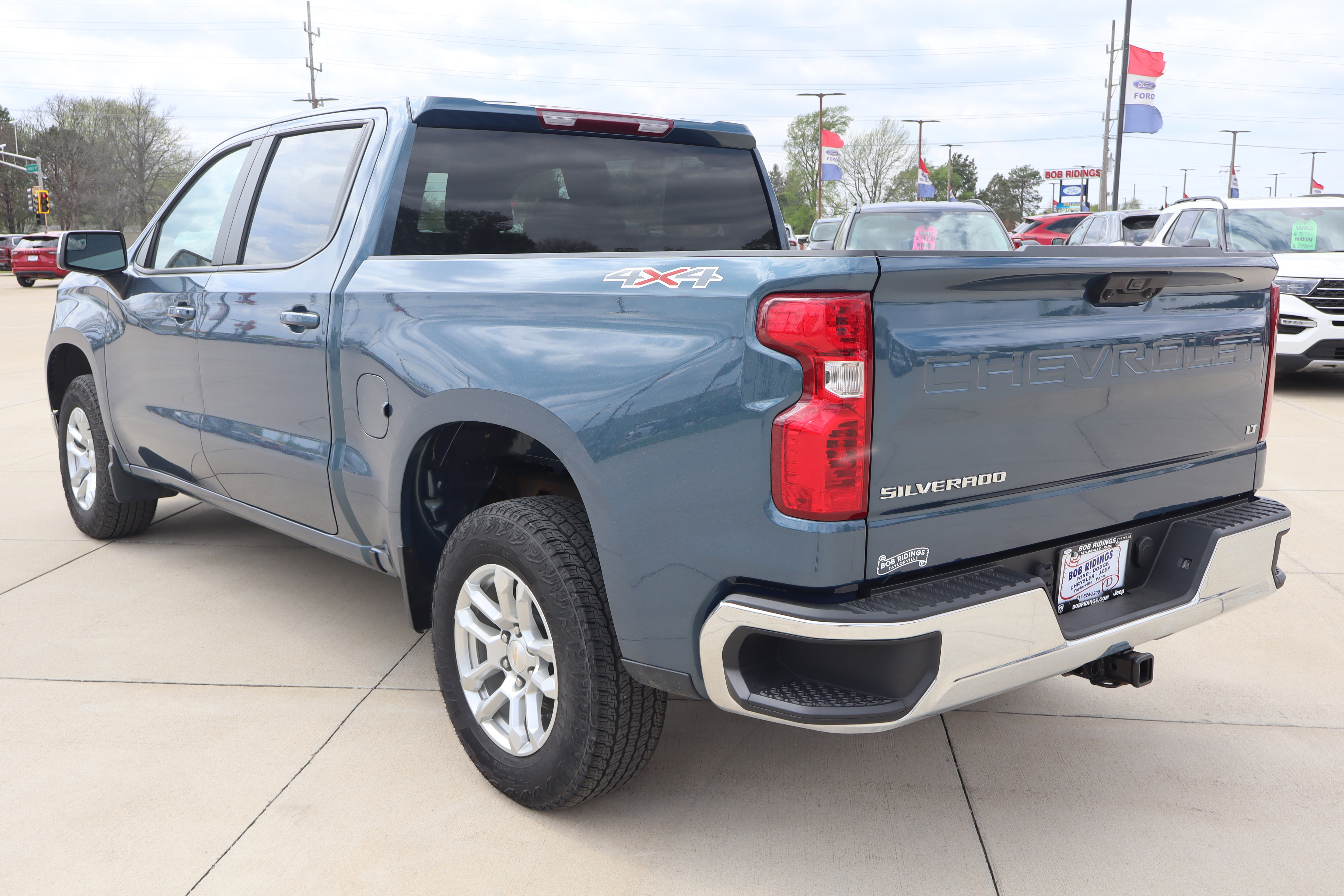 Used 2024 Chevrolet Silverado 1500 LT AWD/4WD image 8