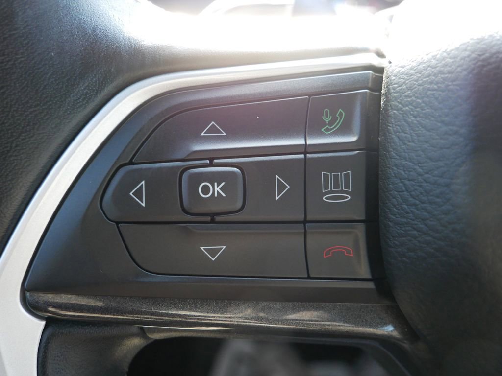 Used 2021 Jeep Grand Cherokee L Laredo image 22