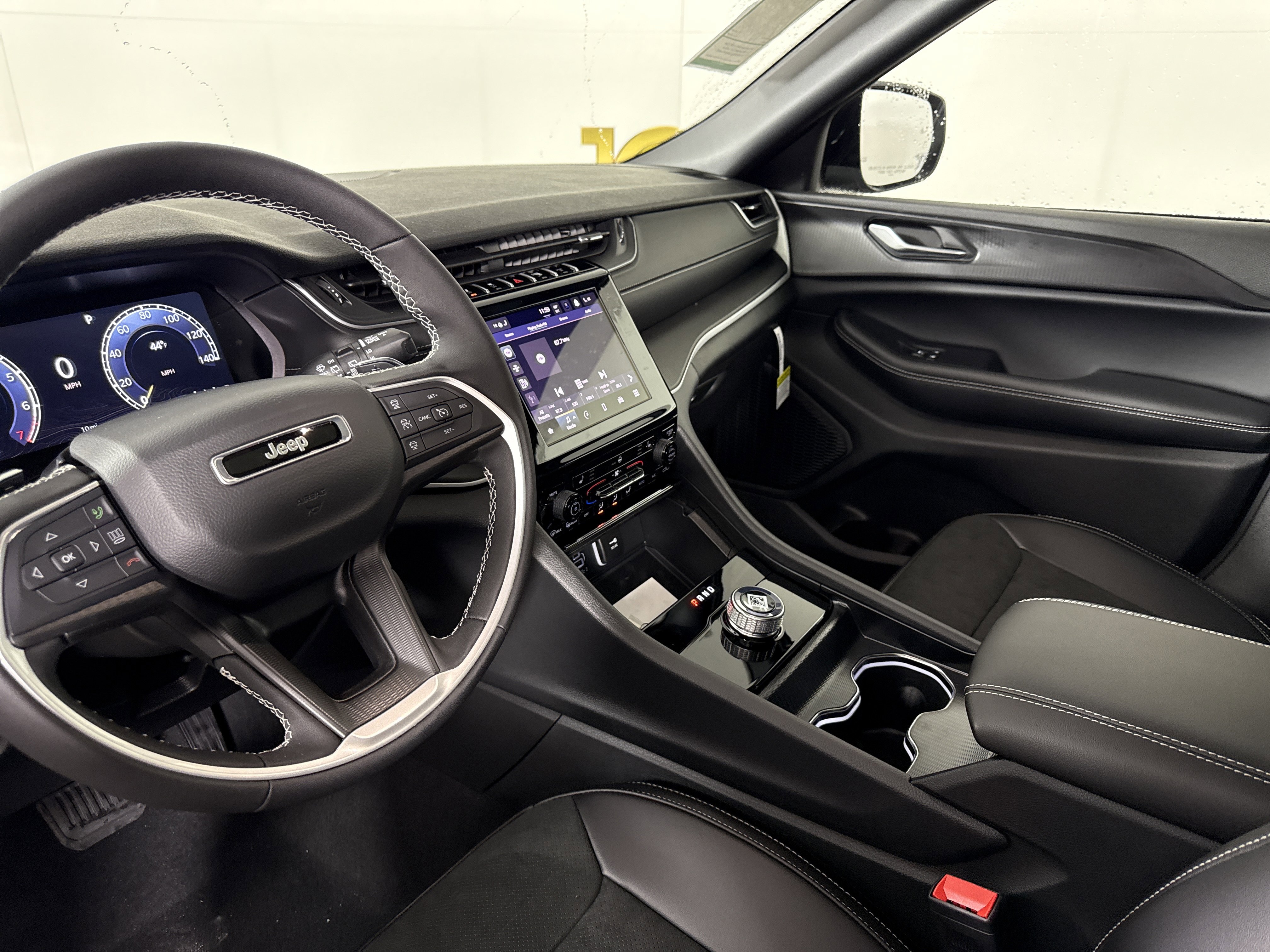 New 2025 Jeep Grand Cherokee L Altitude image 27