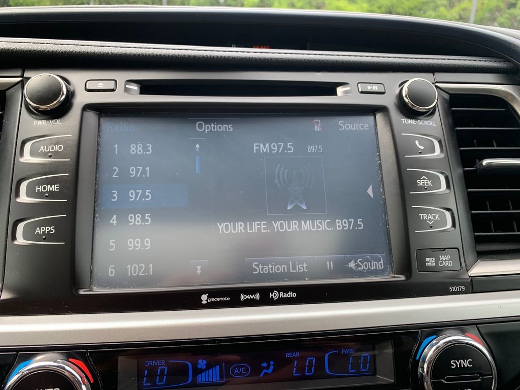 Used 2017 Toyota Highlander XLE AWD/4WD image 27
