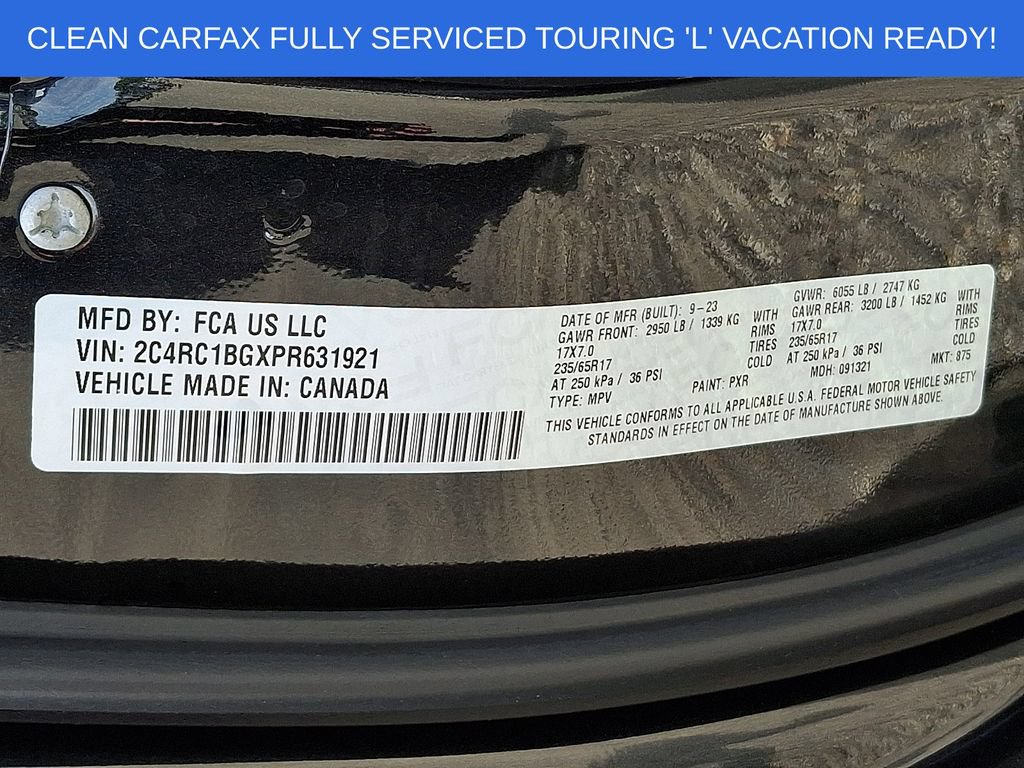 Used 2023 Chrysler Pacifica Touring-L FWD image 28