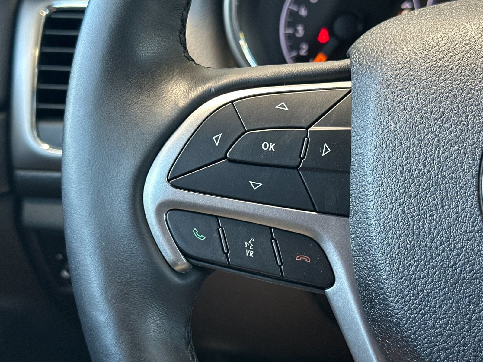 Used 2018 Jeep Grand Cherokee Altitude AWD/4WD image 26
