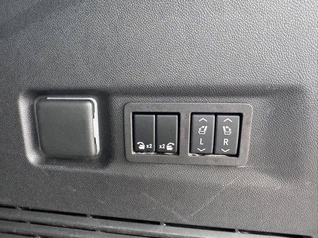 Used 2024 Chevrolet Suburban High Country AWD/4WD image 36
