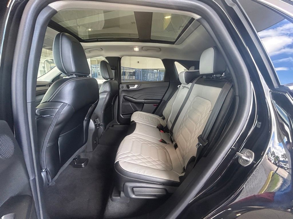 Certified 2024 Ford Escape SE w/ PHEV Premium Package image 34