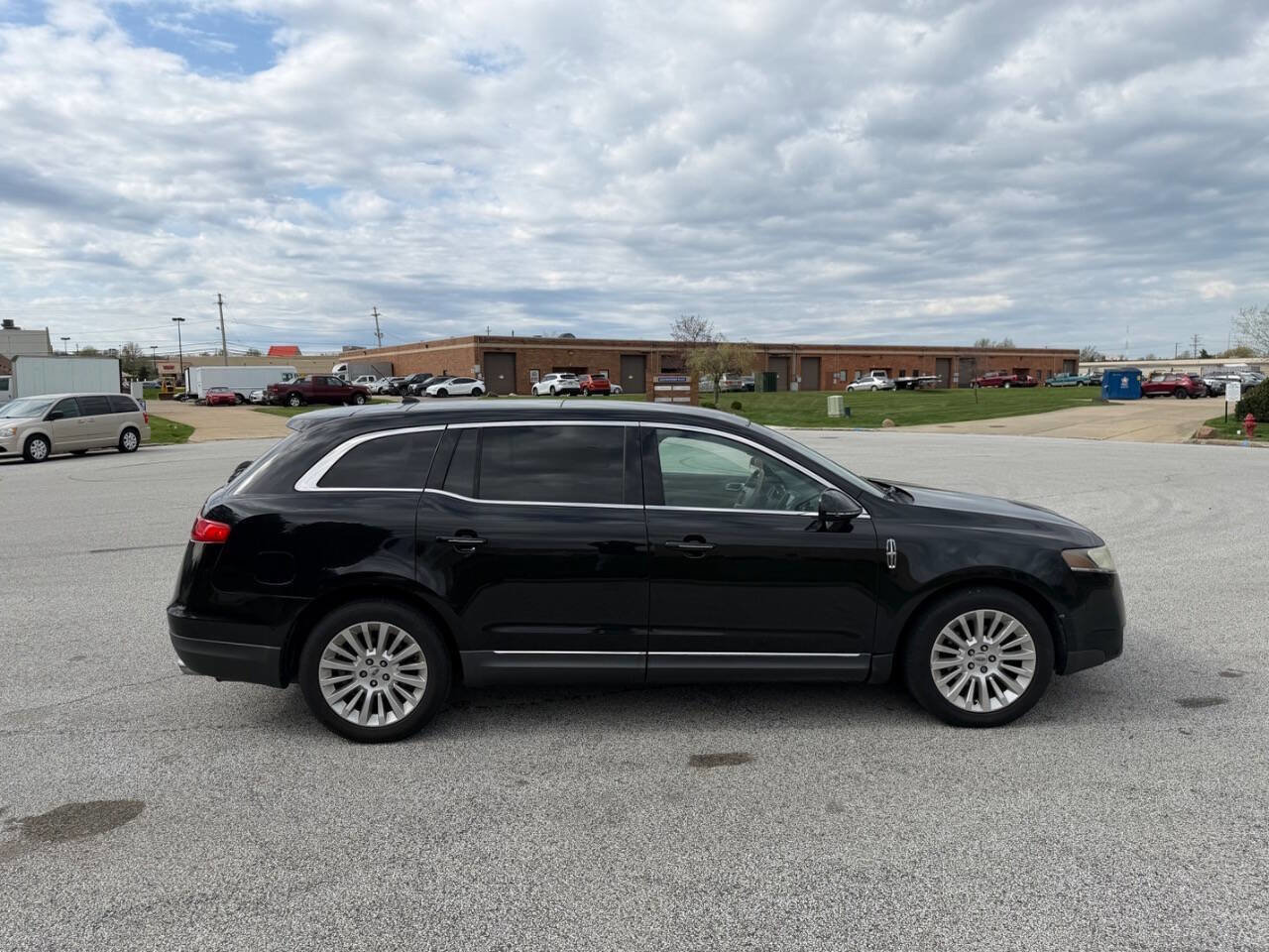 Used 2012 Lincoln MKT AWD image 6