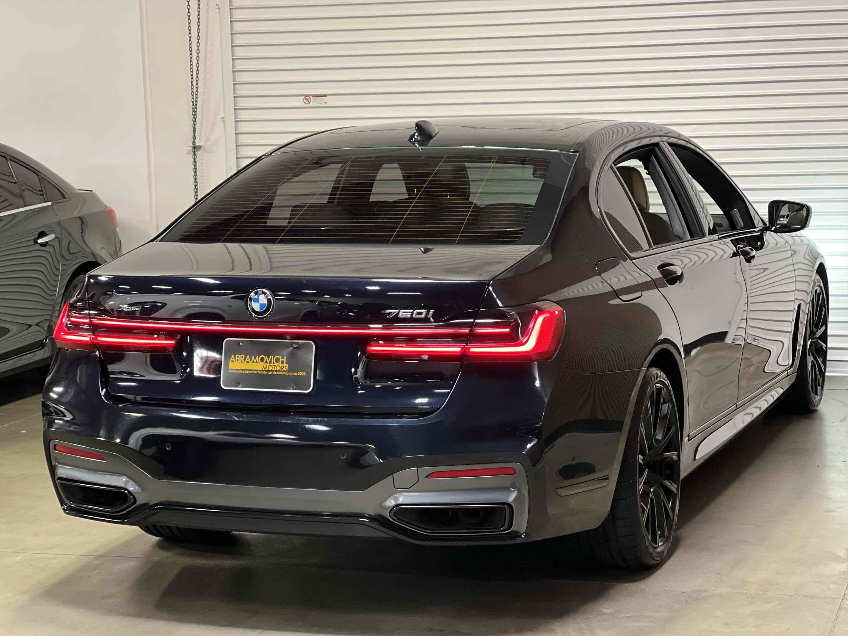 Used 2021 BMW 750i xDrive w/ Executive Package AWD/4WD image 2