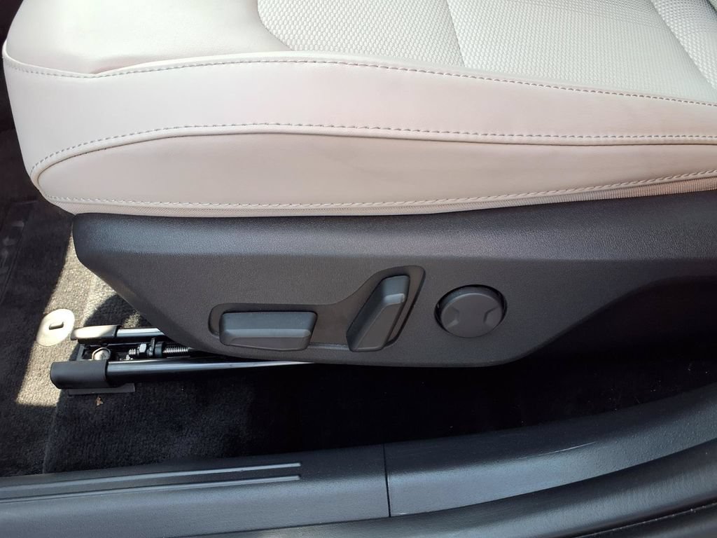 Used 2025 Kia Niro EX Touring FWD image 17