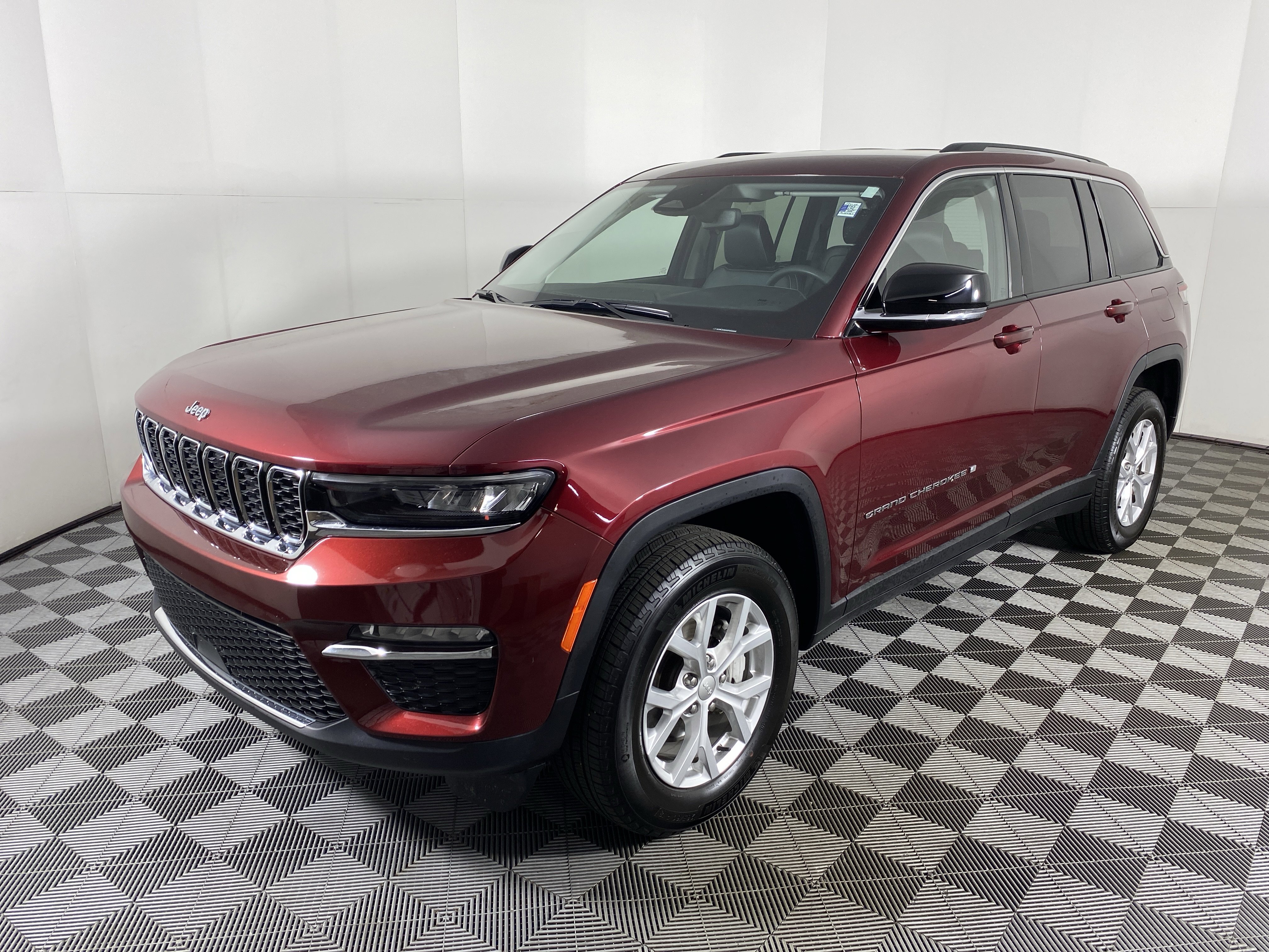 Used 2023 Jeep Grand Cherokee Limited AWD/4WD image 11