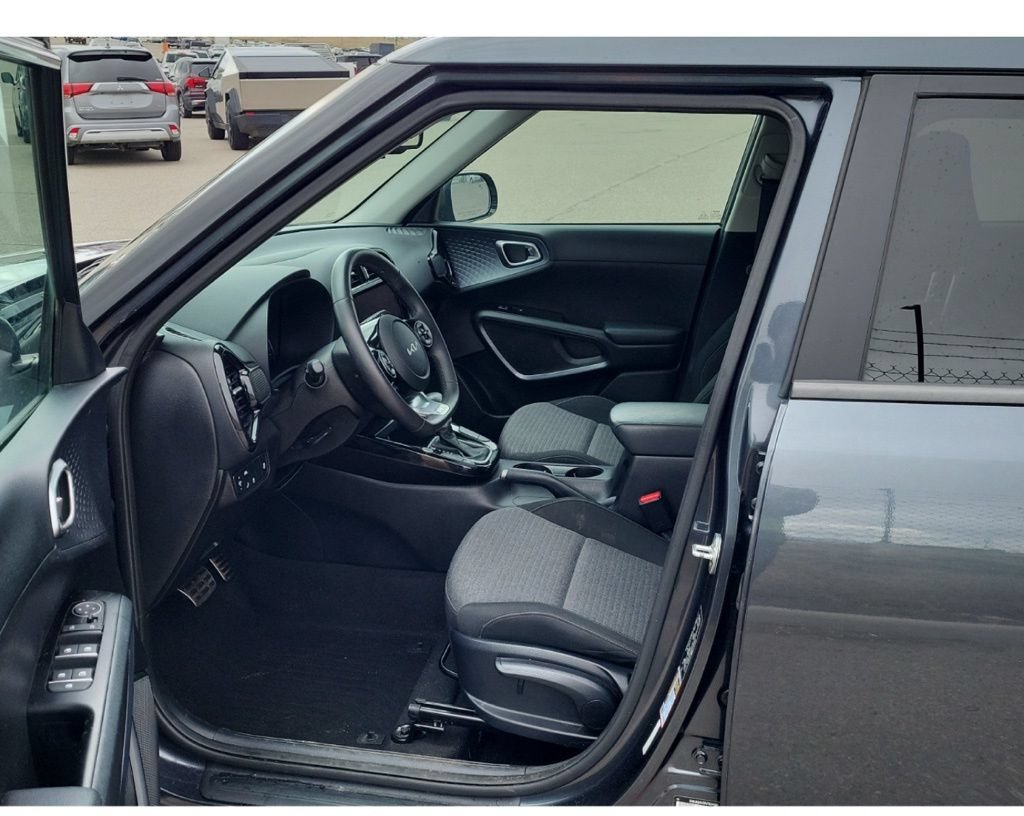 Used 2022 Kia Soul GT-Line FWD image 3