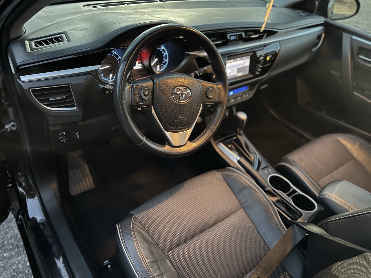 Used 2015 Toyota Corolla S FWD image 11