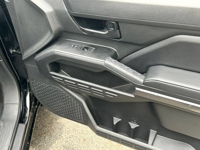Certified 2025 Toyota Tacoma SR5 AWD/4WD image 34