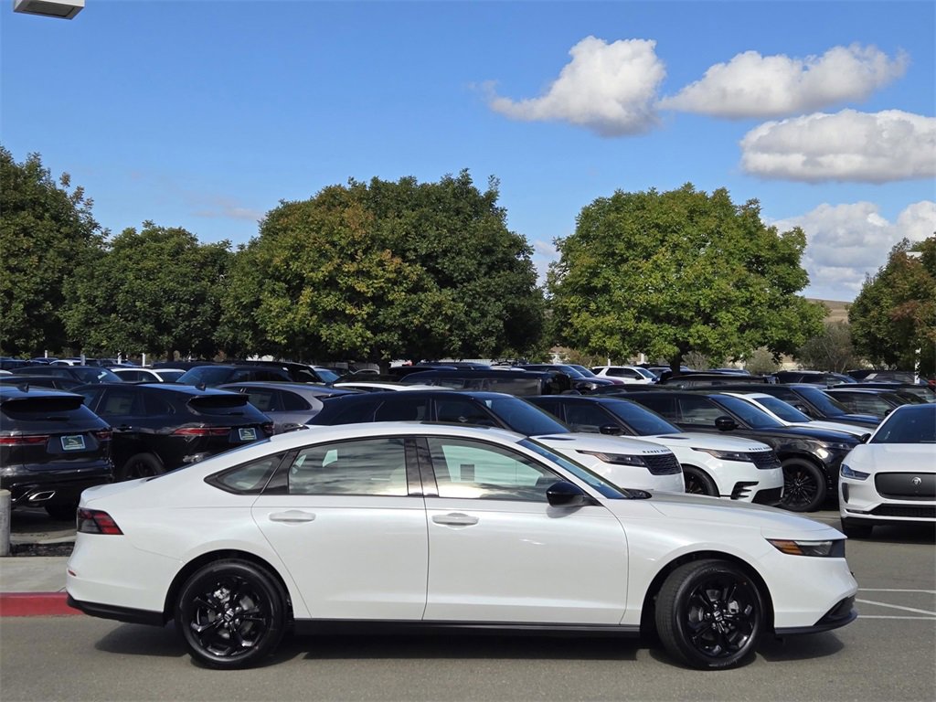 New 2025 Honda Accord SE image 3