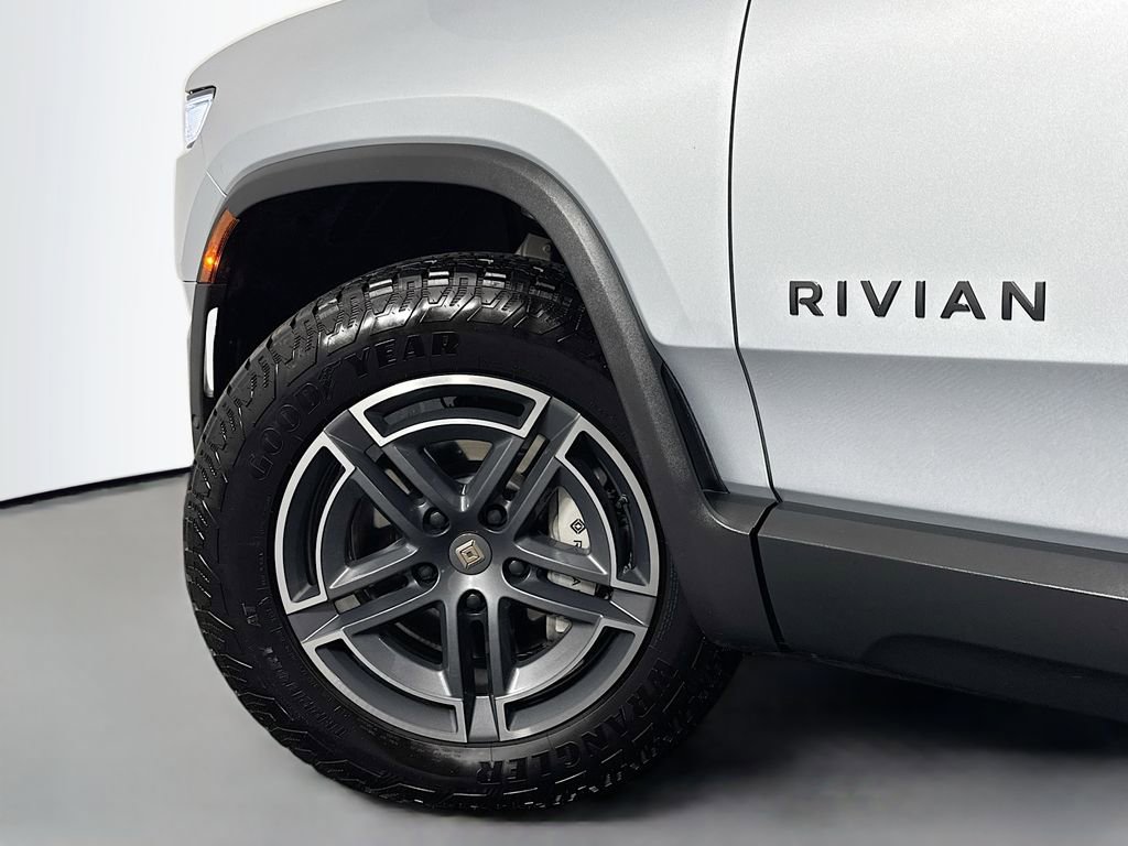 Used 2025 Rivian R1S Adventure image 38