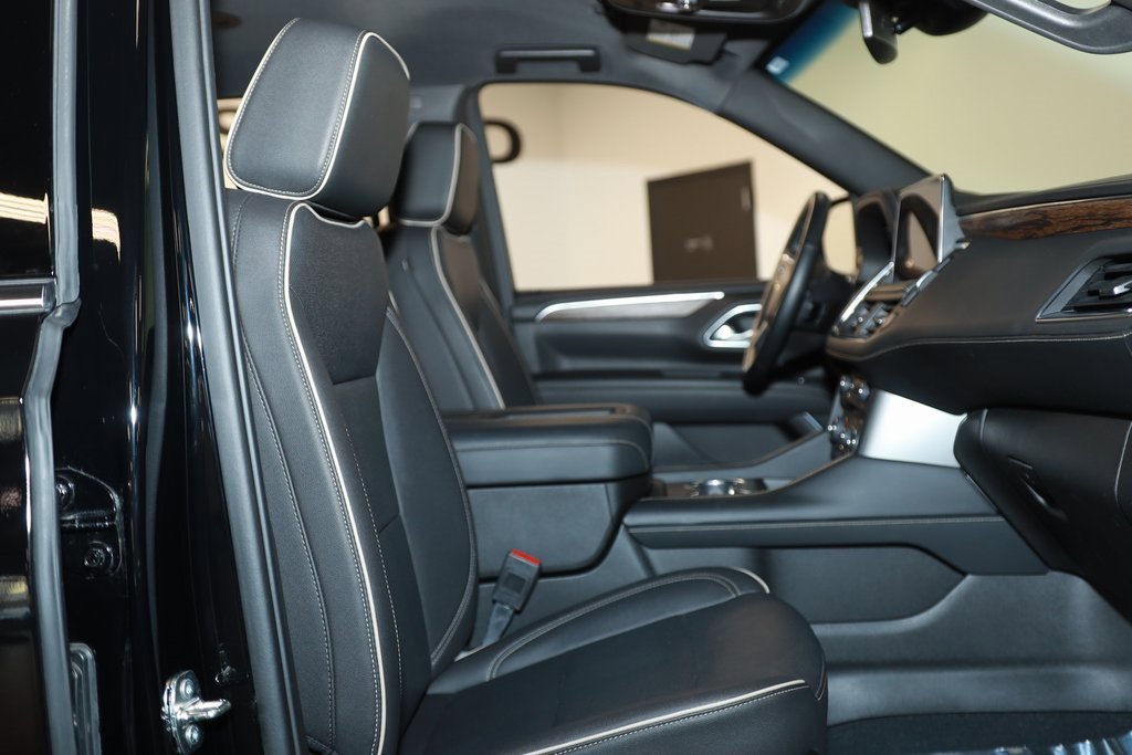 Used 2024 Chevrolet Suburban Premier image 16