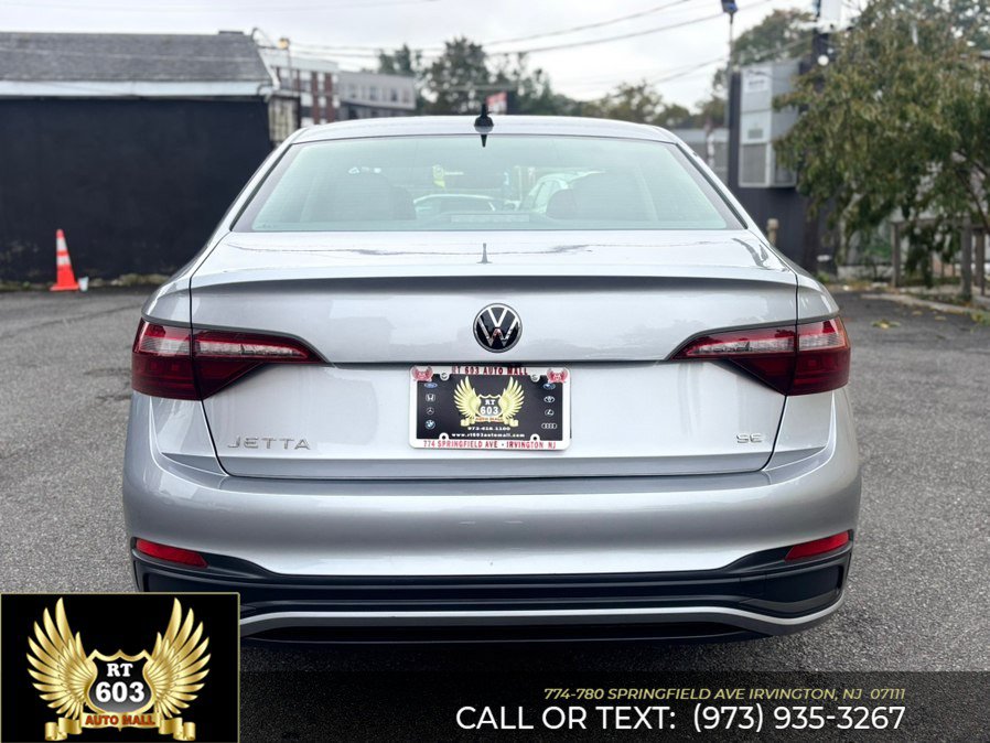 Used 2024 Volkswagen Jetta SE FWD image 5