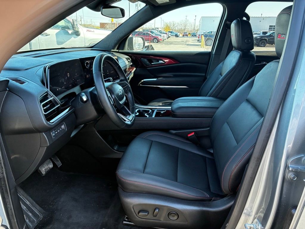 Used 2025 Chevrolet Traverse Z71 image 32