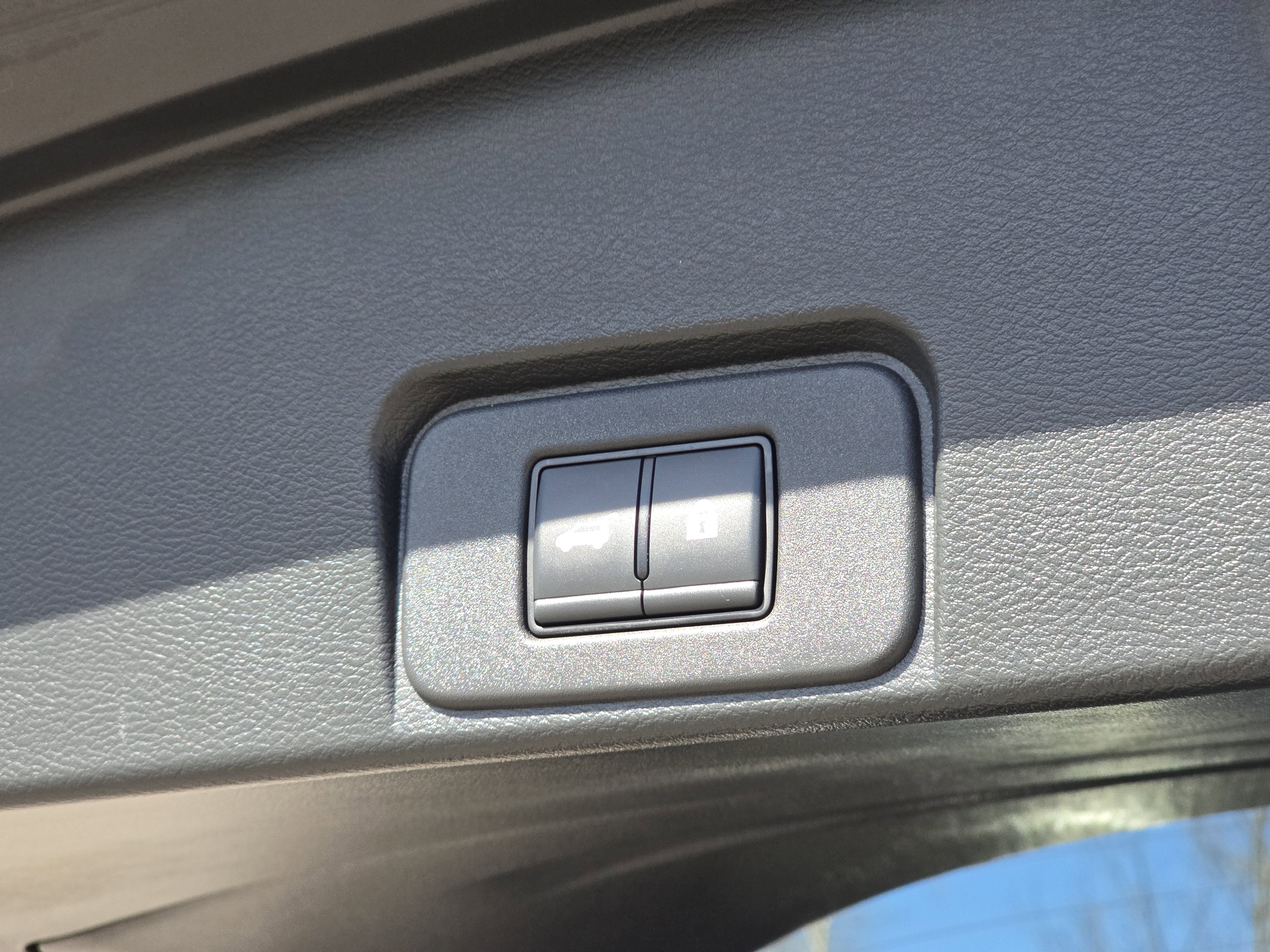 Used 2025 Nissan Rogue SL image 25