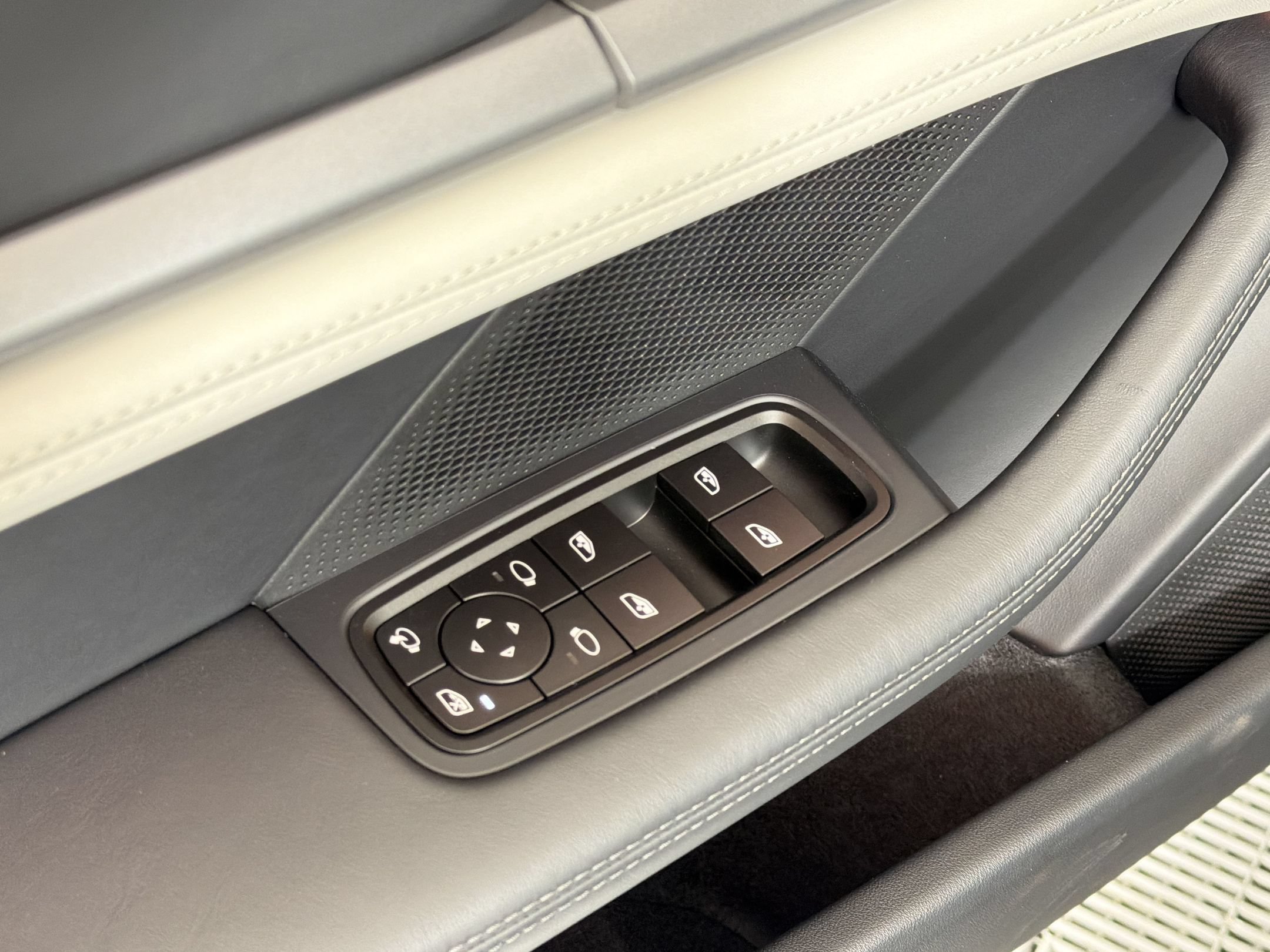New 2026 Porsche Taycan AWD/4WD image 21