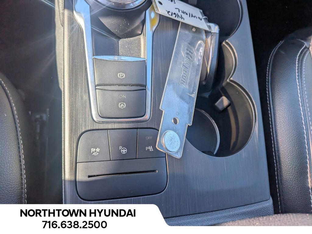 Used 2020 Ford Escape Titanium image 17