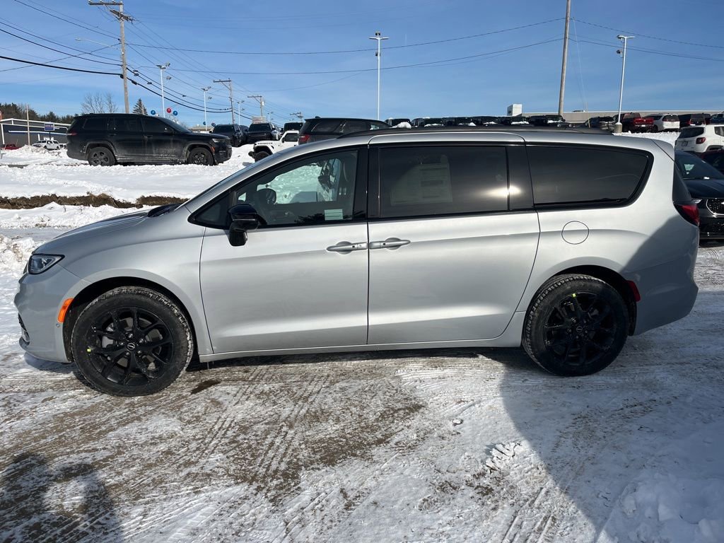 New 2026 Chrysler Pacifica Limited w/ S Appearance Package image 4