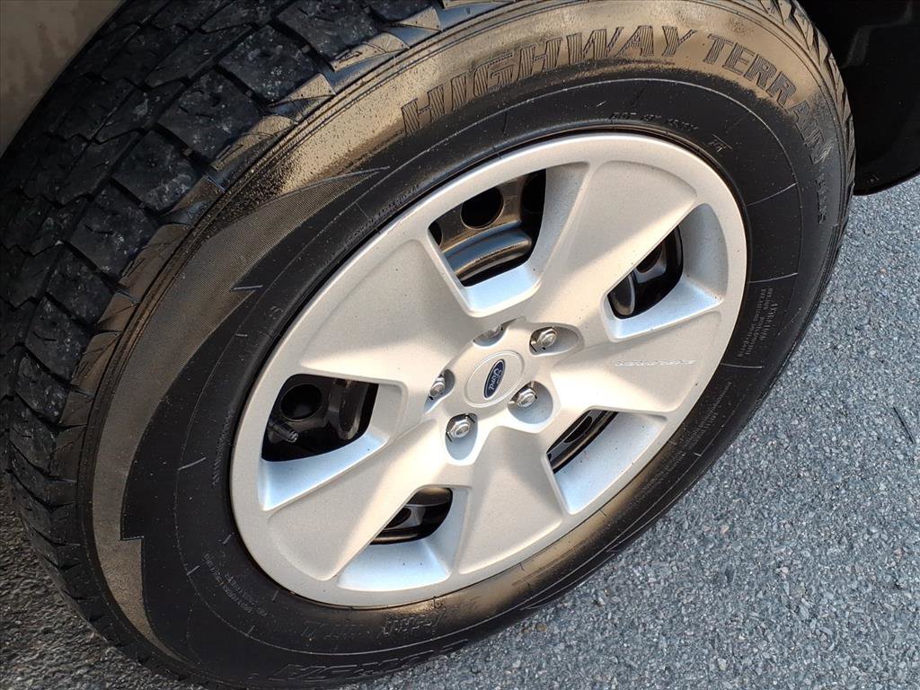 Used 2013 Ford Explorer Base w/ Class III Trailer Tow Pkg image 10