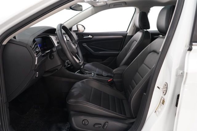 Used 2024 Volkswagen Jetta SE image 16